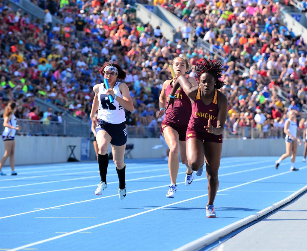 Under new coach, Hawkettes boast 14 returning state qualifiers