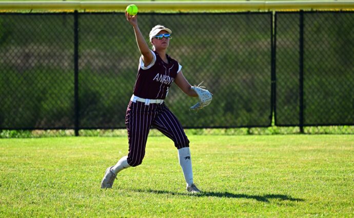 ‘Sioux Falls always stood out to me’: Riesberg to play softball for Cougars